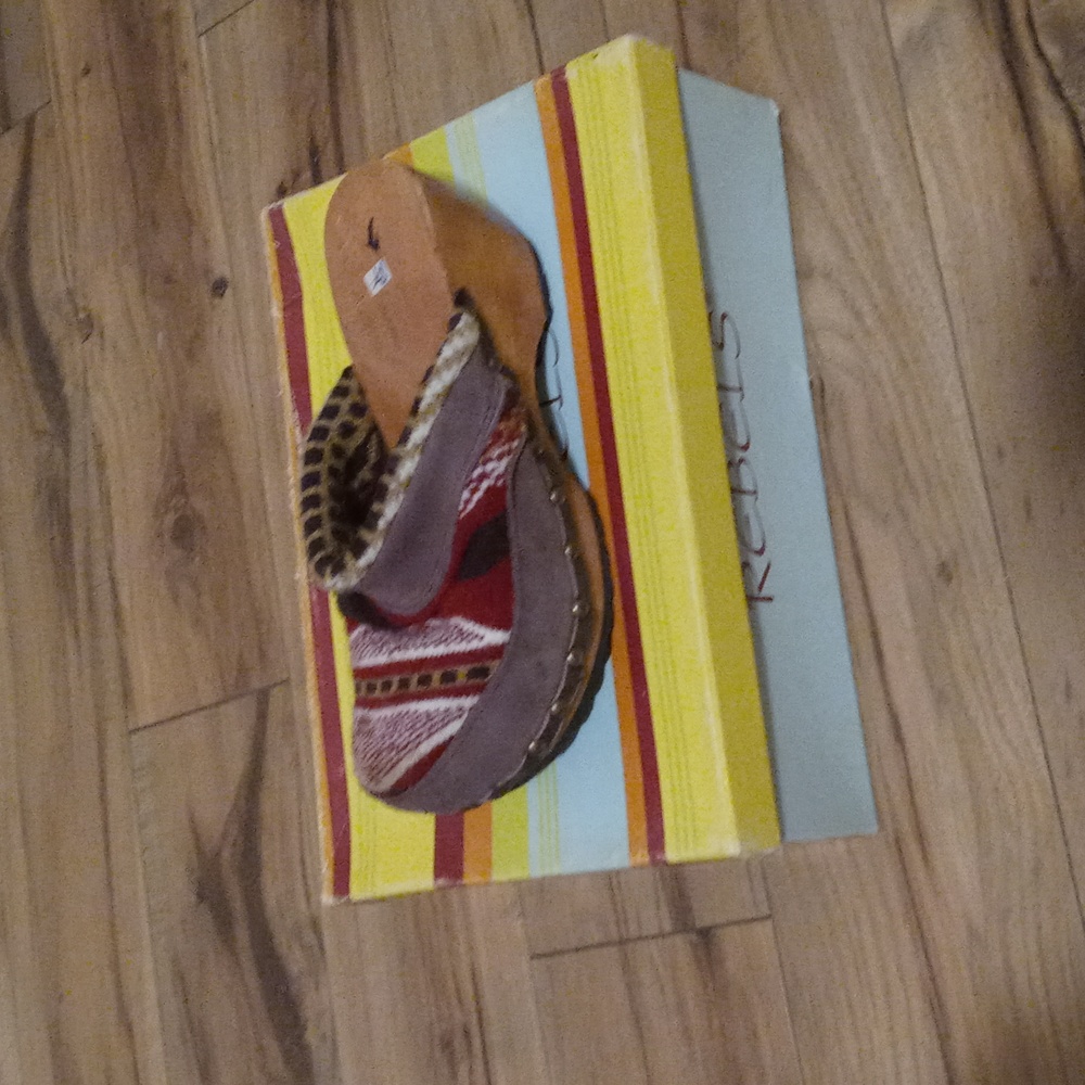 Clogs worn them only twice and in excellent condition still in the box